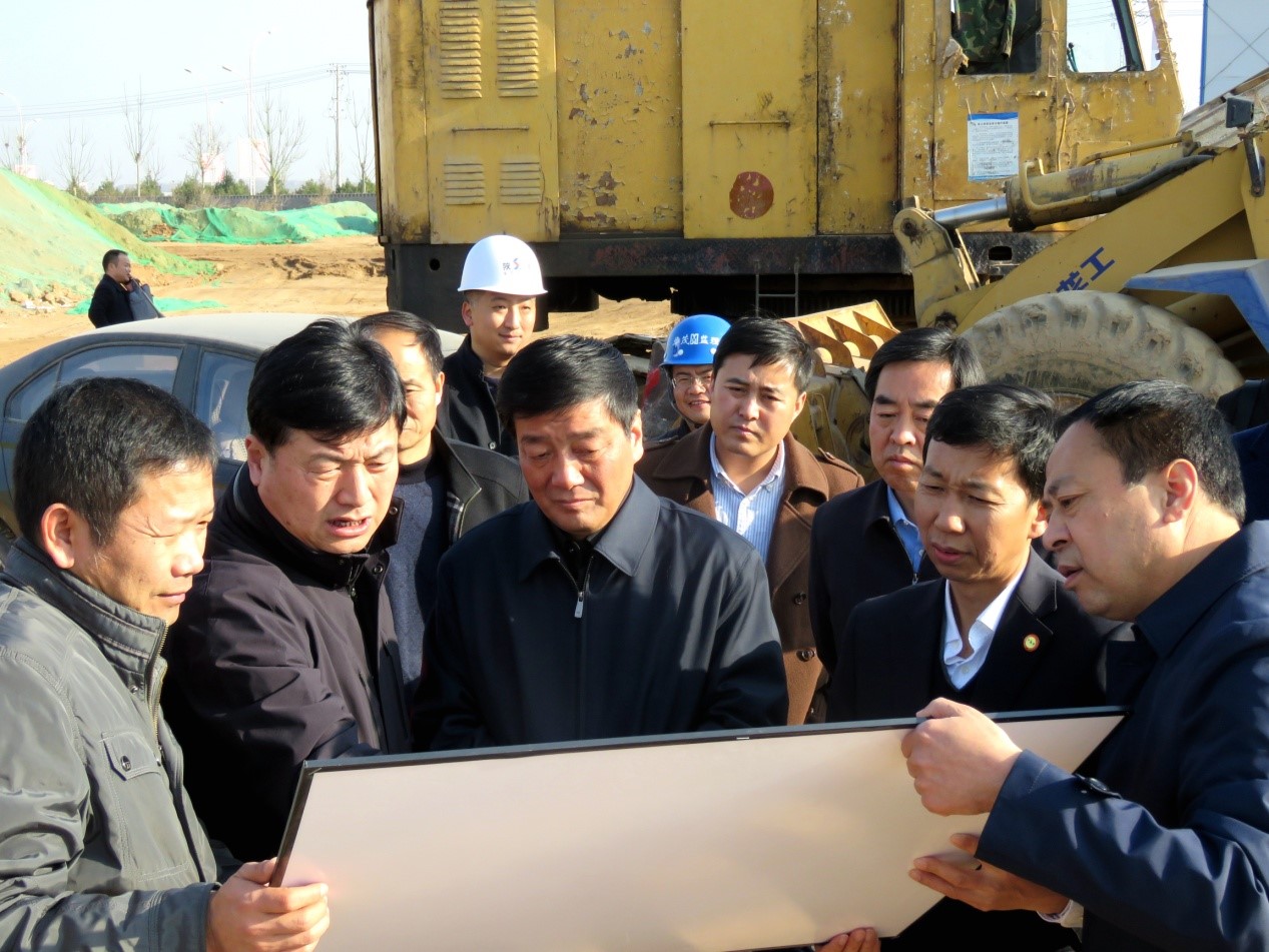 铜川市市长杨长亚一行莅临千亿球友会中国官方网站（铜川）新型材料工业园检查指导工作