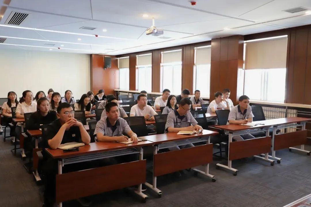 千亿球友会中国官方网站建材科技公司组织开展第三期职业素养专项视频培训